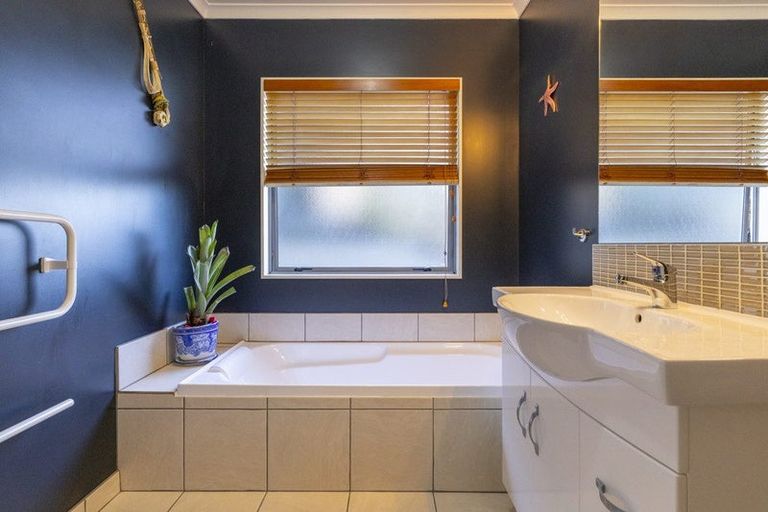 Photo of property in 718 Acacia Bay Road, Acacia Bay, Taupo, 3330