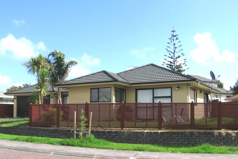 Photo of property in 14 Zefiro Drive, Massey, Auckland, 0614