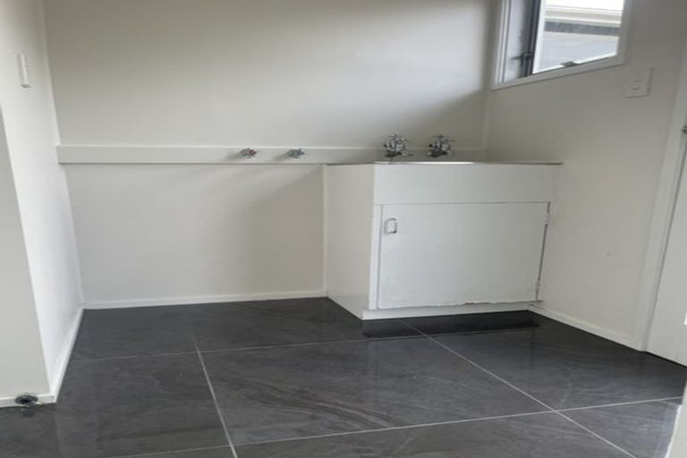 Photo of property in 2/33 Halberg Street, Glenfield, Auckland, 0629