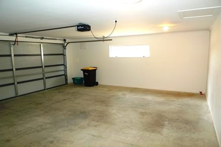 Photo of property in 8 Cresswell Place, Johnsonville, Wellington, 6037