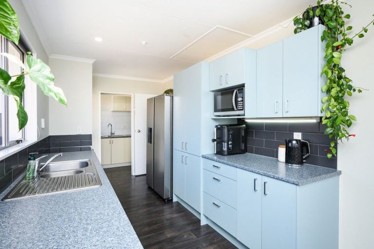 Photo of property in 35 Hillcrest Drive, Kelvin Grove, Palmerston North, 4414