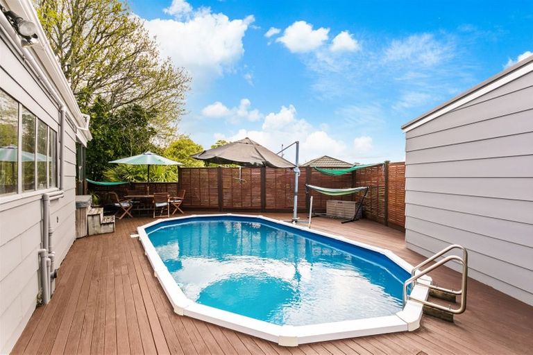 Photo of property in 158 Luckens Road, West Harbour, Auckland, 0618
