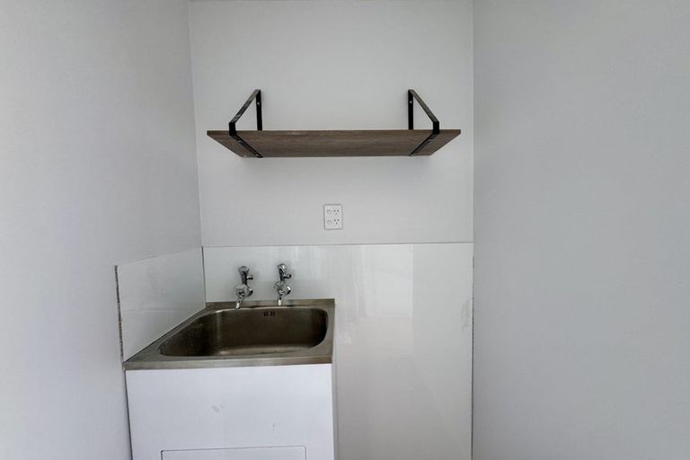 Photo of property in 14a Warrington Grove, Newlands, Wellington, 6037