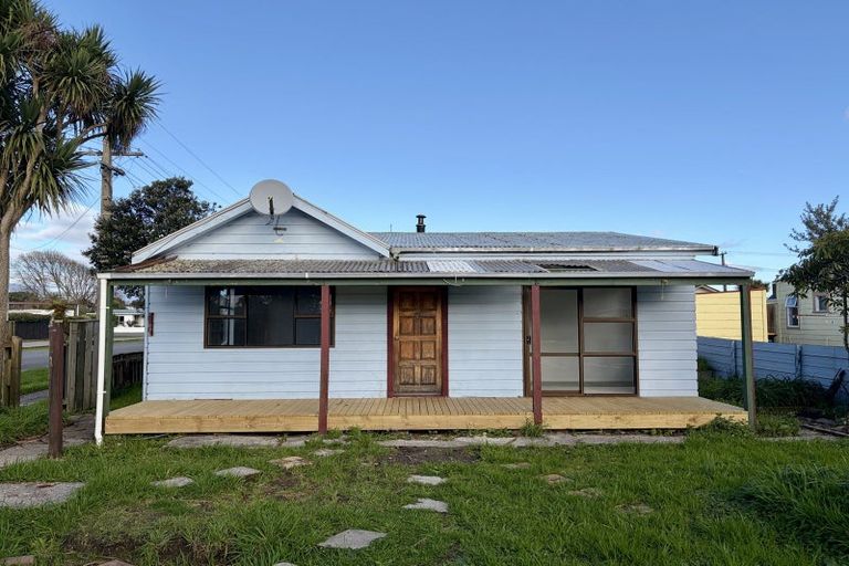 Photo of property in 12 Russell Street, Westport, 7825