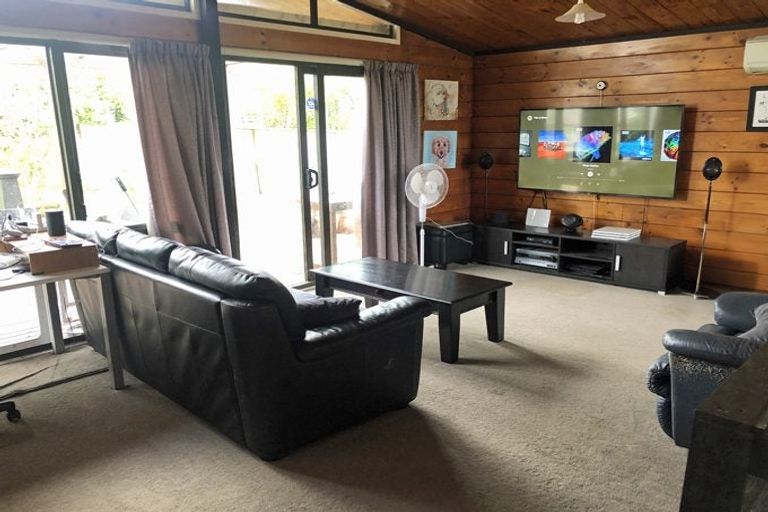 Photo of property in 70 Cypress Drive, Maungaraki, Lower Hutt, 5010
