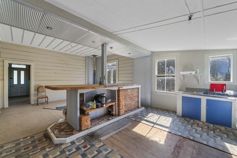 Photo of property in 2560 Rawhitiroa Road, Matemateaonga, Eltham, 4399