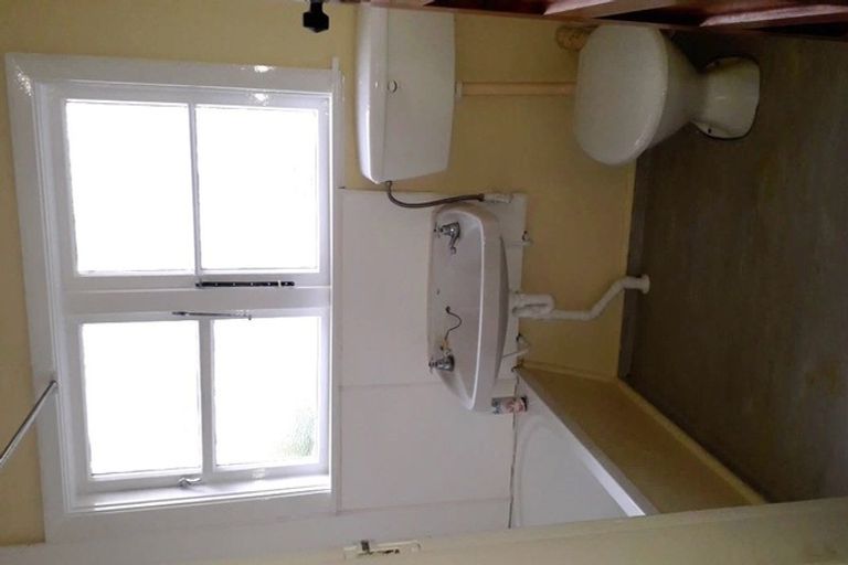 Photo of property in 35 Cumnor Terrace, Woolston, Christchurch, 8023