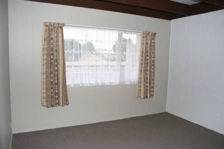 Photo of property in 9/5 Keeling Road, Henderson, Auckland, 0612