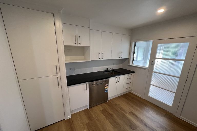 Photo of property in 6 Brighton Terrace, Murrays Bay, Auckland, 0630