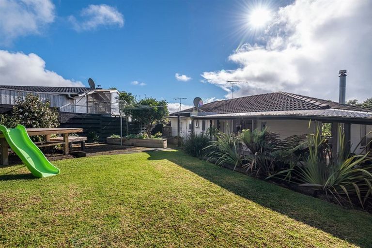Photo of property in 52 Kia Ora Road, Beach Haven, Auckland, 0626