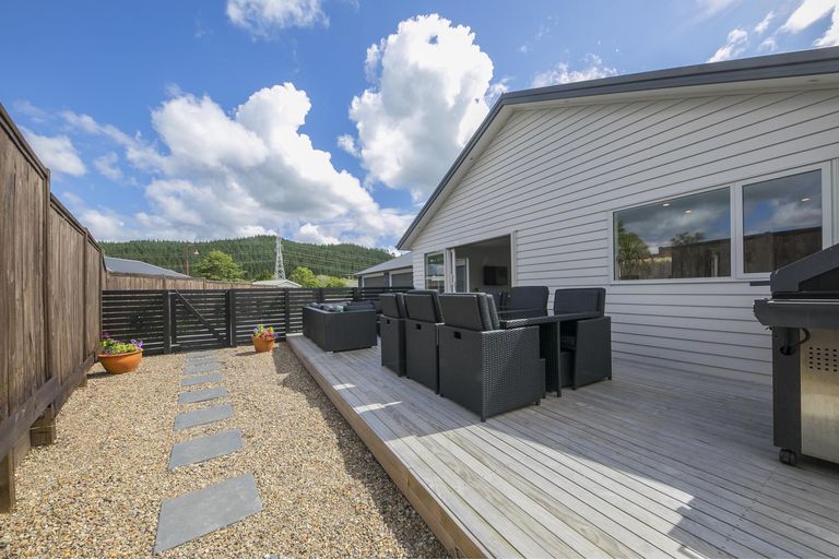 Photo of property in 3a Applemoors Way, Riverhead, 0820