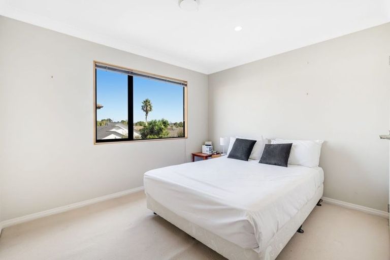 Photo of property in 6 Cherrywood Crescent, Northpark, Auckland, 2013