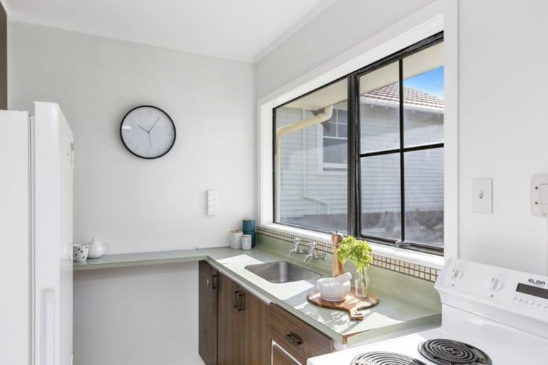 Photo of property in 200f6 Onepu Road, Lyall Bay, Wellington, 6022