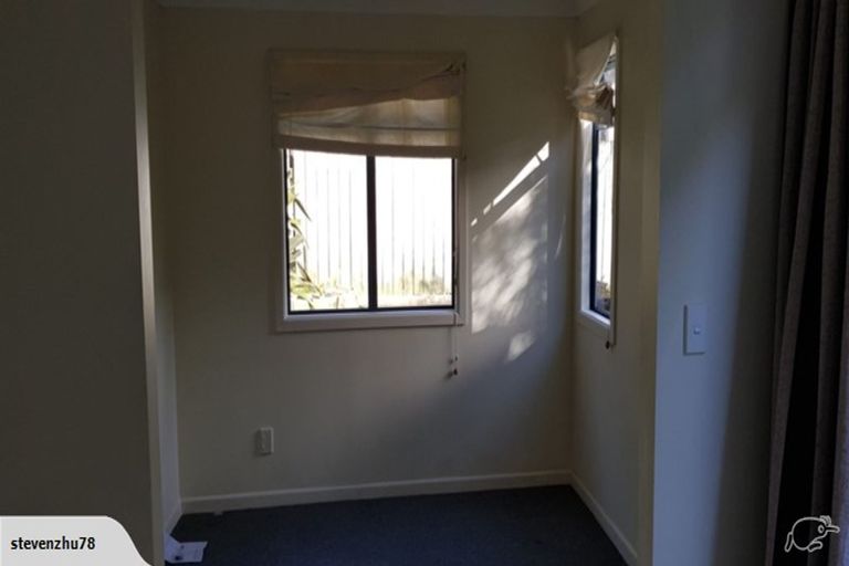 Photo of property in 152a Newlands Road, Newlands, Wellington, 6037