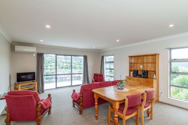 Photo of property in 32 Speldhurst Grove, Stokes Valley, Lower Hutt, 5019