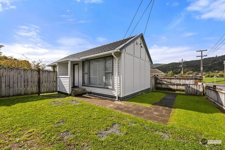 Photo of property in 4- 6 Speedy Street, Stokes Valley, Lower Hutt, 5019