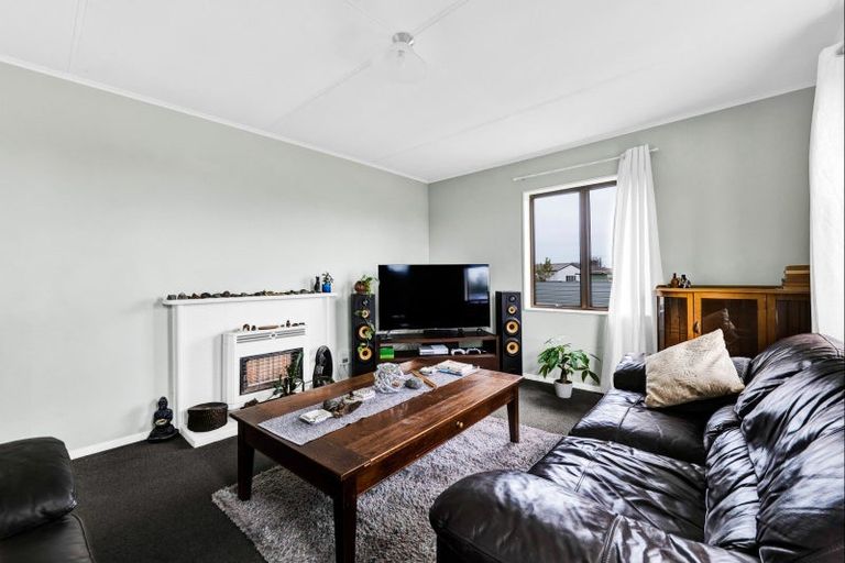 Photo of property in 3 Sutton Place, Hawera, 4610