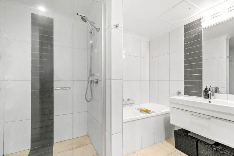 Photo of property in Bellagio Apartments, 1a/39 Taranaki Street, Te Aro, Wellington, 6011