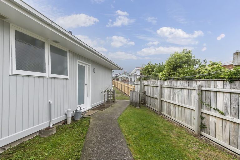 Photo of property in 22f3 Park Avenue, Titahi Bay, Porirua, 5022