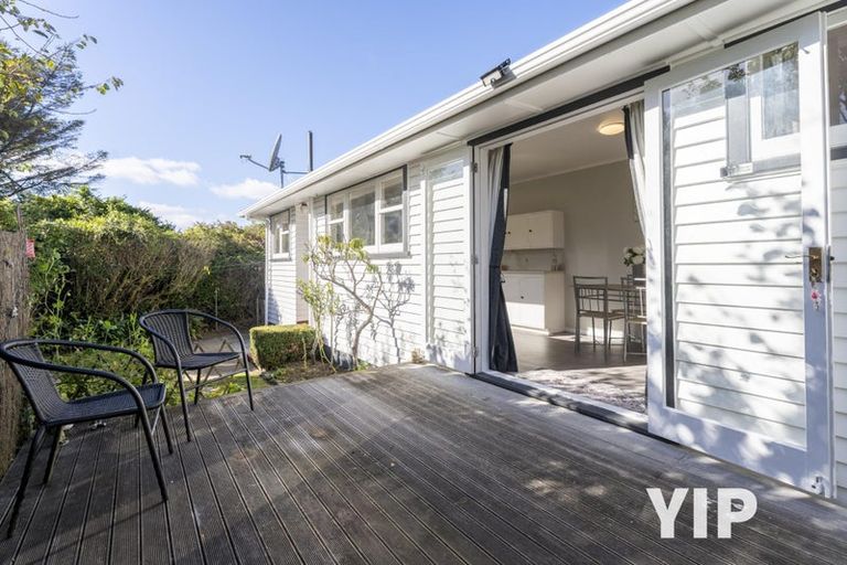 Photo of property in 10 Turville Crescent, Newlands, Wellington, 6037