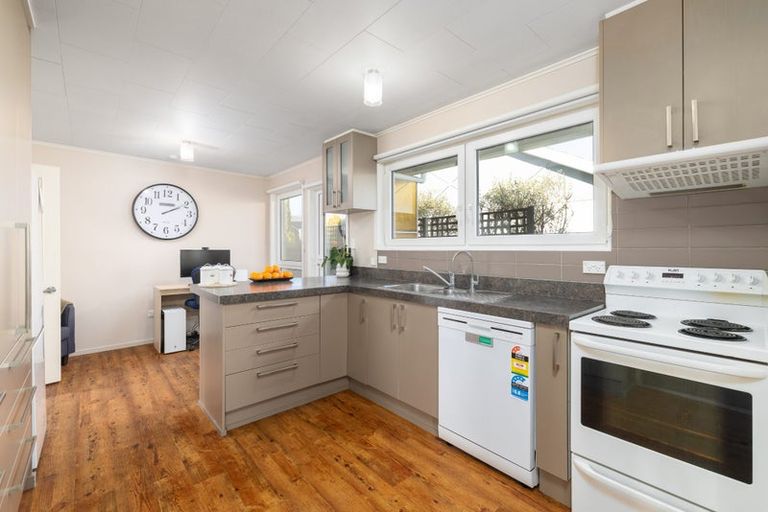 Photo of property in 18 Delaware Crescent, Russley, Christchurch, 8042