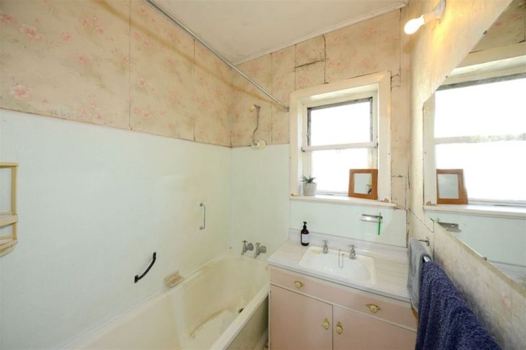 Photo of property in 11 Kerrs Road, Linwood, Christchurch, 8062