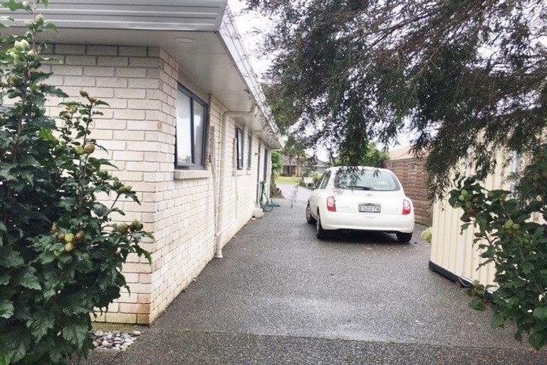 Photo of property in 174 Lakeside Drive, Orewa, 0931