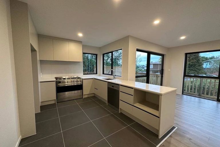 Photo of property in 6a Blenheim Street, Glenfield, Auckland, 0629