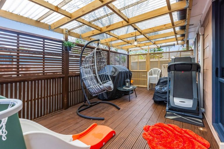 Photo of property in 2/7 Manuia Road, Takanini, 2112