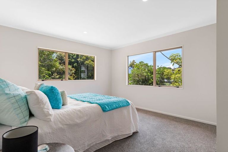 Photo of property in 22 Poturi Streams Avenue, Titirangi, Auckland, 0604
