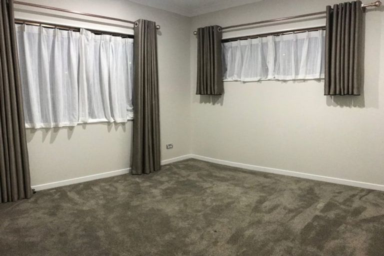 Photo of property in 1 Cooladawson Drive, Flat Bush, Auckland, 2019