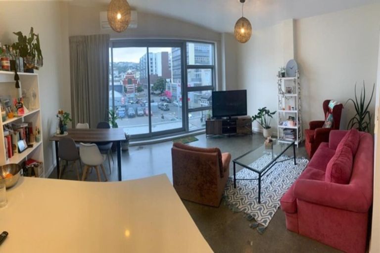 Photo of property in 25u5 Home Street, Mount Victoria, Wellington, 6011