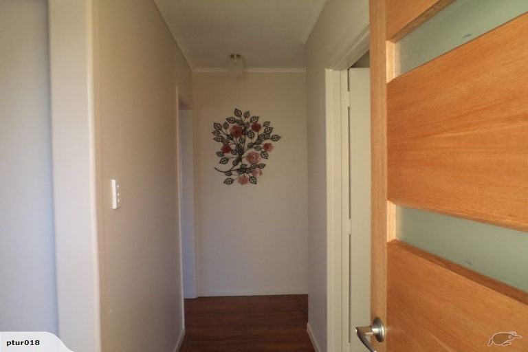 Photo of property in 1/52 Harrington Road, Henderson, Auckland, 0610