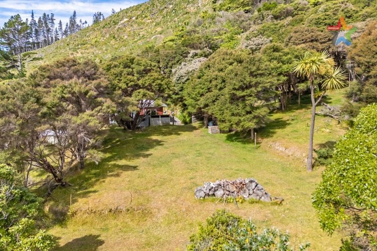 Photo of property in 1119 Coast Road, Wainuiomata Coast, Wainuiomata, 5373
