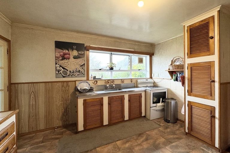 Photo of property in 25 Kaipatiki Road, Glenfield, Auckland, 0629