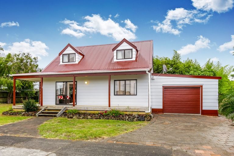 Photo of property in 29 Hill Crescent, New Lynn, Auckland, 0600
