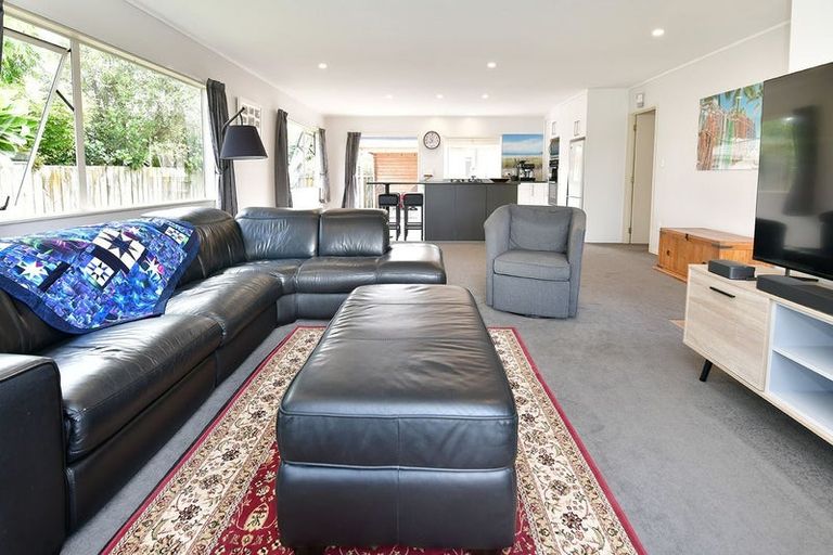 Photo of property in 80 Lakeside Drive, Orewa, 0931