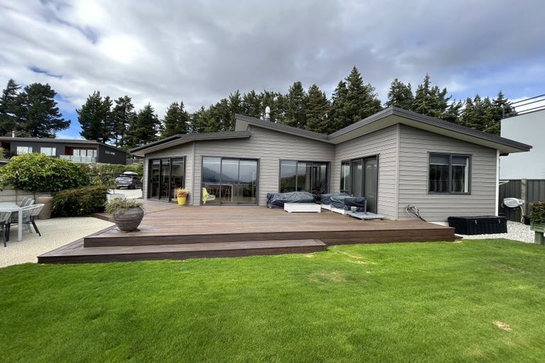 Photo of property in 4 Bovett Place, Wanaka, 9305