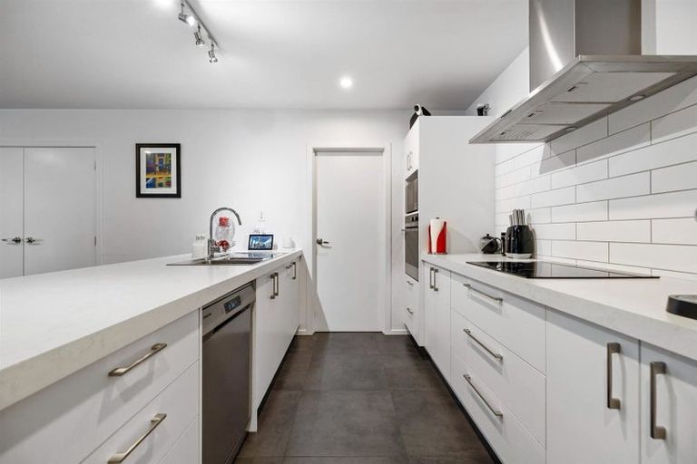 Photo of property in 43 Kingfisher Crescent, Albert Town, Wanaka, 9305