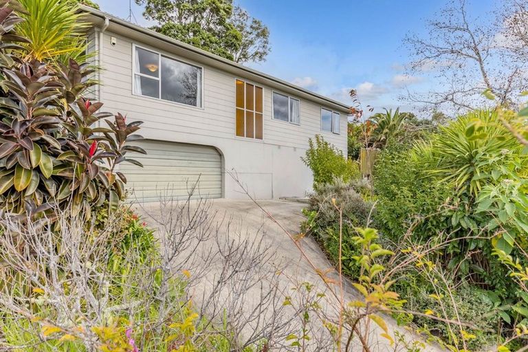 Photo of property in 9 Kilcar Place, Massey, Auckland, 0614