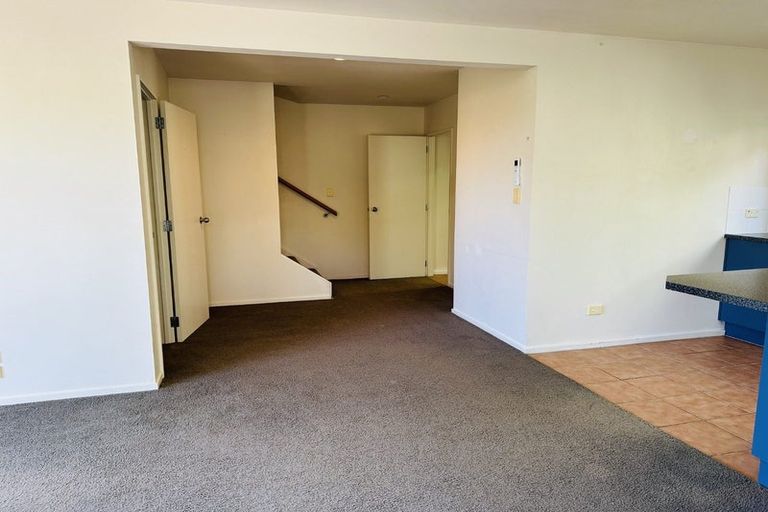 Photo of property in 25 Mariners View Road, Beach Haven, Auckland, 0626