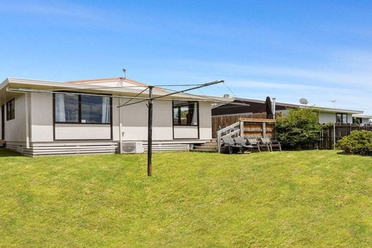 Photo of property in 2/8 Marinich Drive, Ranui, Auckland, 0612