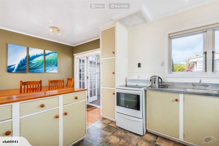 Photo of property in 9 Paton Avenue, Te Atatu South, Auckland, 0610