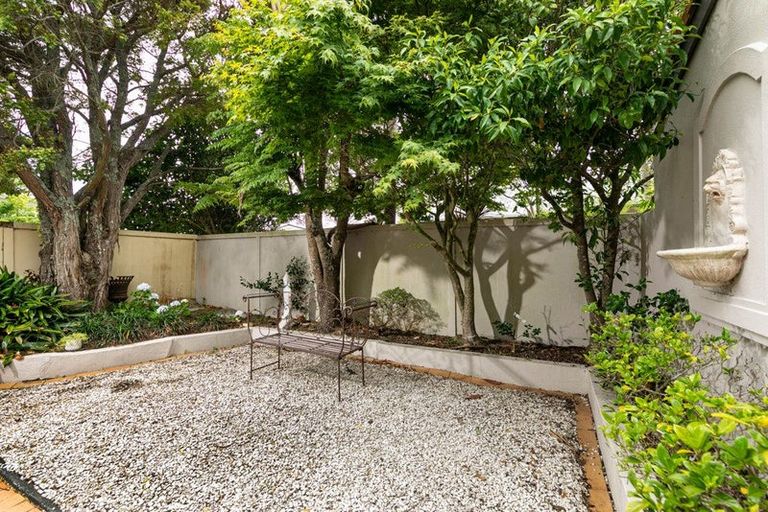 Photo of property in 2/2 Evan Street, Belmont, Auckland, 0622