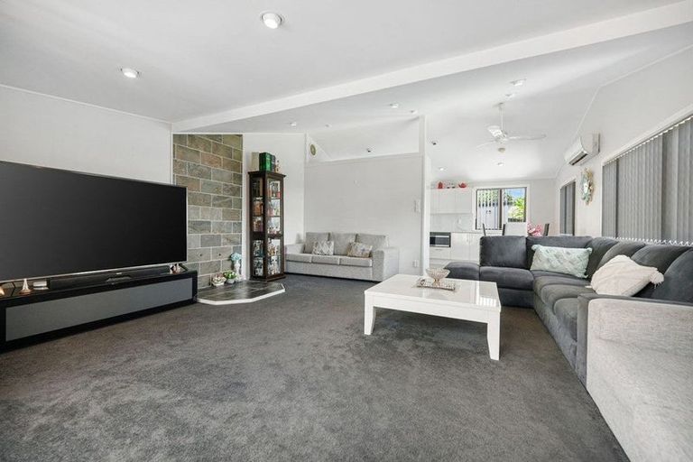 Photo of property in 92 Harrington Road, Henderson, Auckland, 0610