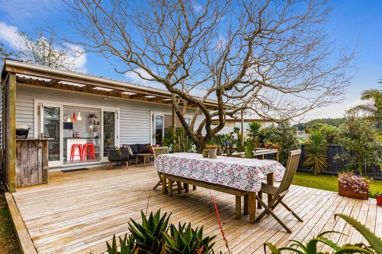 Photo of property in 18 Taioma Crescent, Te Atatu Peninsula, Auckland, 0610