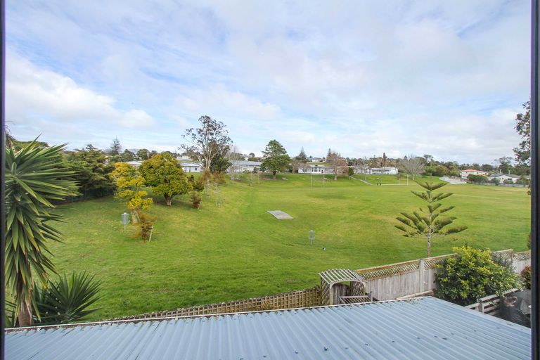 Photo of property in 2/28 Fairdale Place, Birkdale, Auckland, 0626
