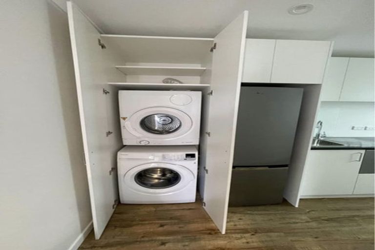 Photo of property in 129 Wallace Street, Mount Cook, Wellington, 6021