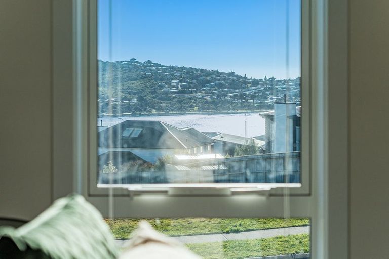 Photo of property in 115a Queen Charlotte Drive, Aotea, Porirua, 5024