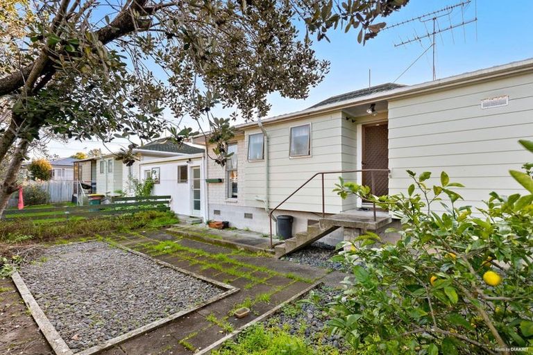 Photo of property in 1/5 Merriefield Avenue, Forrest Hill, Auckland, 0620